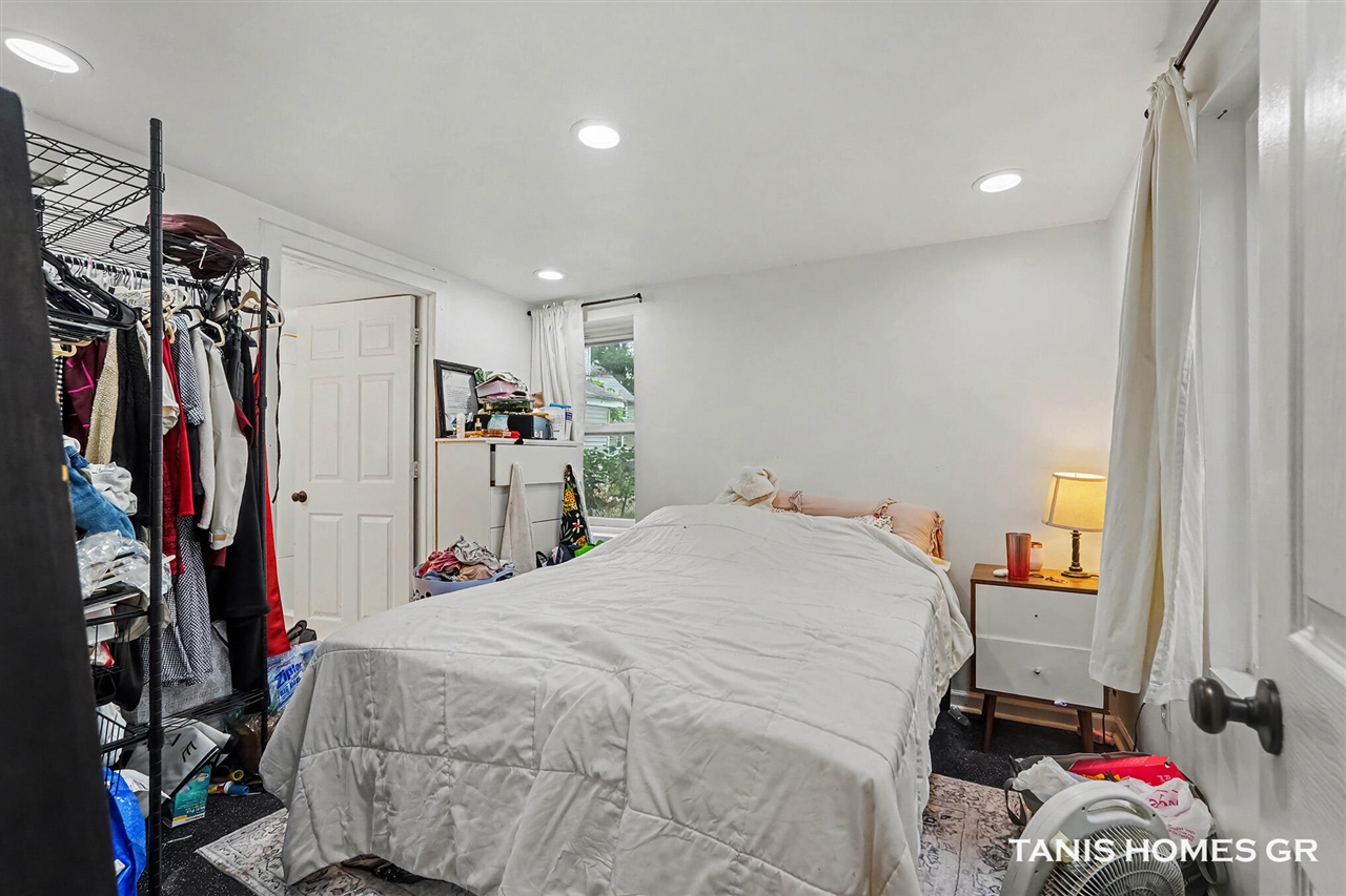 1121 Baxter Street Property Photo 14