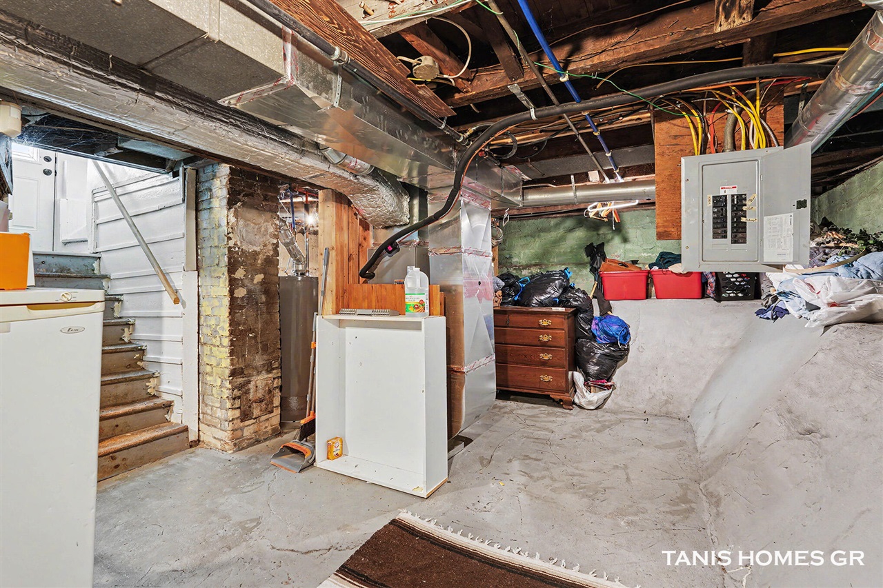 1121 Baxter Street Property Photo 18