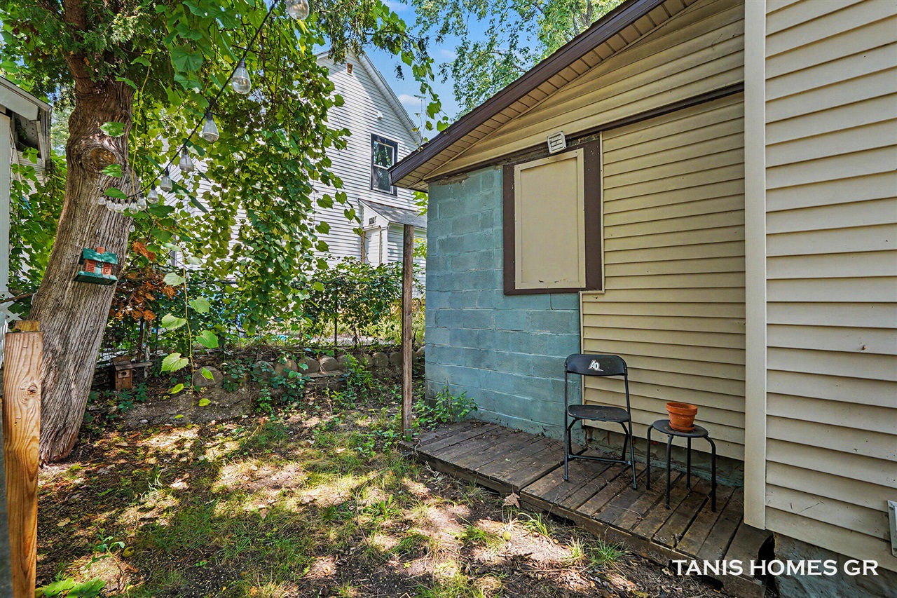 1121 Baxter Street Property Photo 21