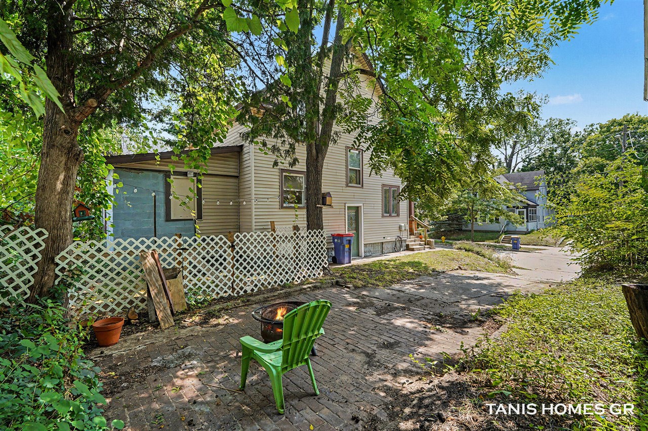 1121 Baxter Street Property Photo 22