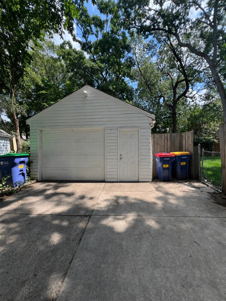 1003 Hoyt Street Property Photo 32
