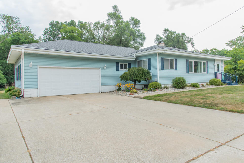 1916 Romence Road Property Photo 2