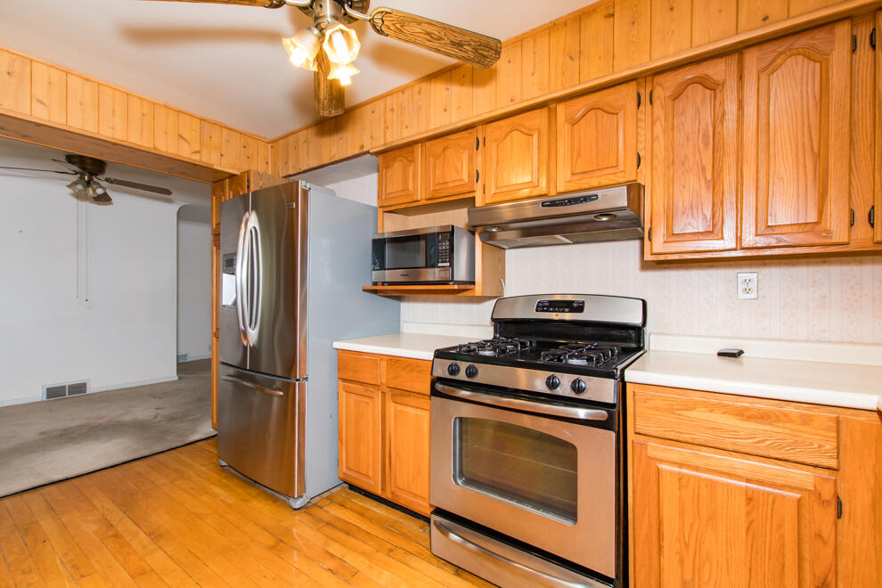 1916 Romence Road Property Photo 4