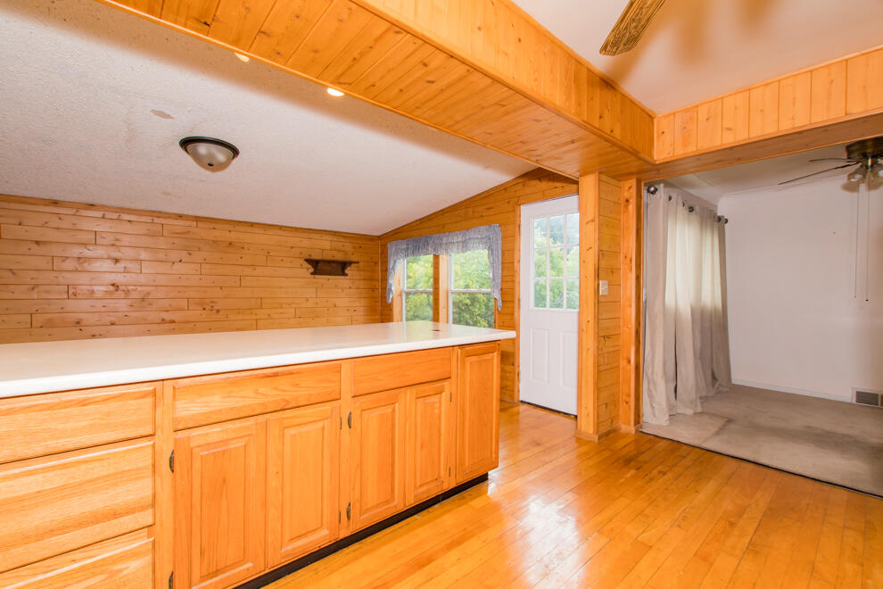 1916 Romence Road Property Photo 8