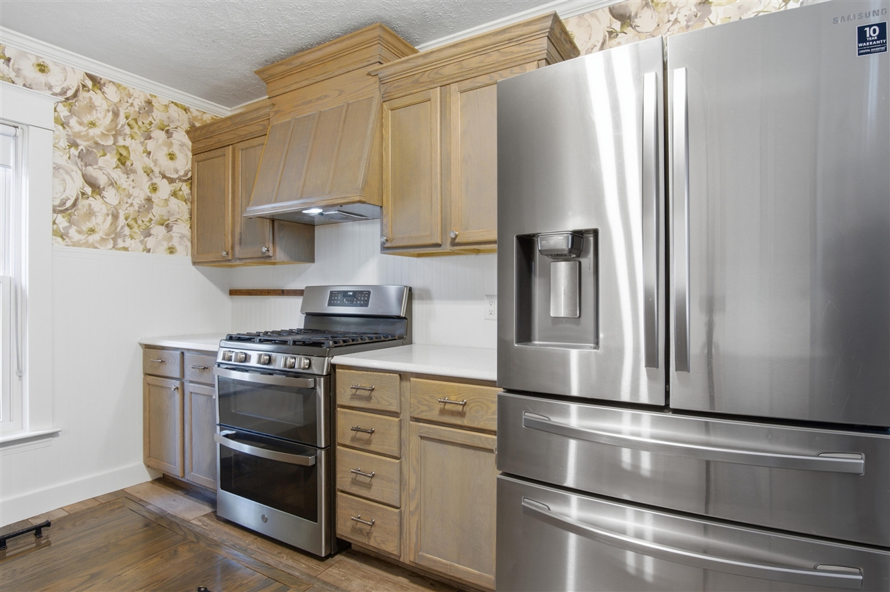 314 E Coffren Avenue Property Photo 4