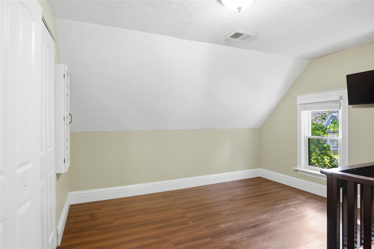 314 E Coffren Avenue Property Photo 25