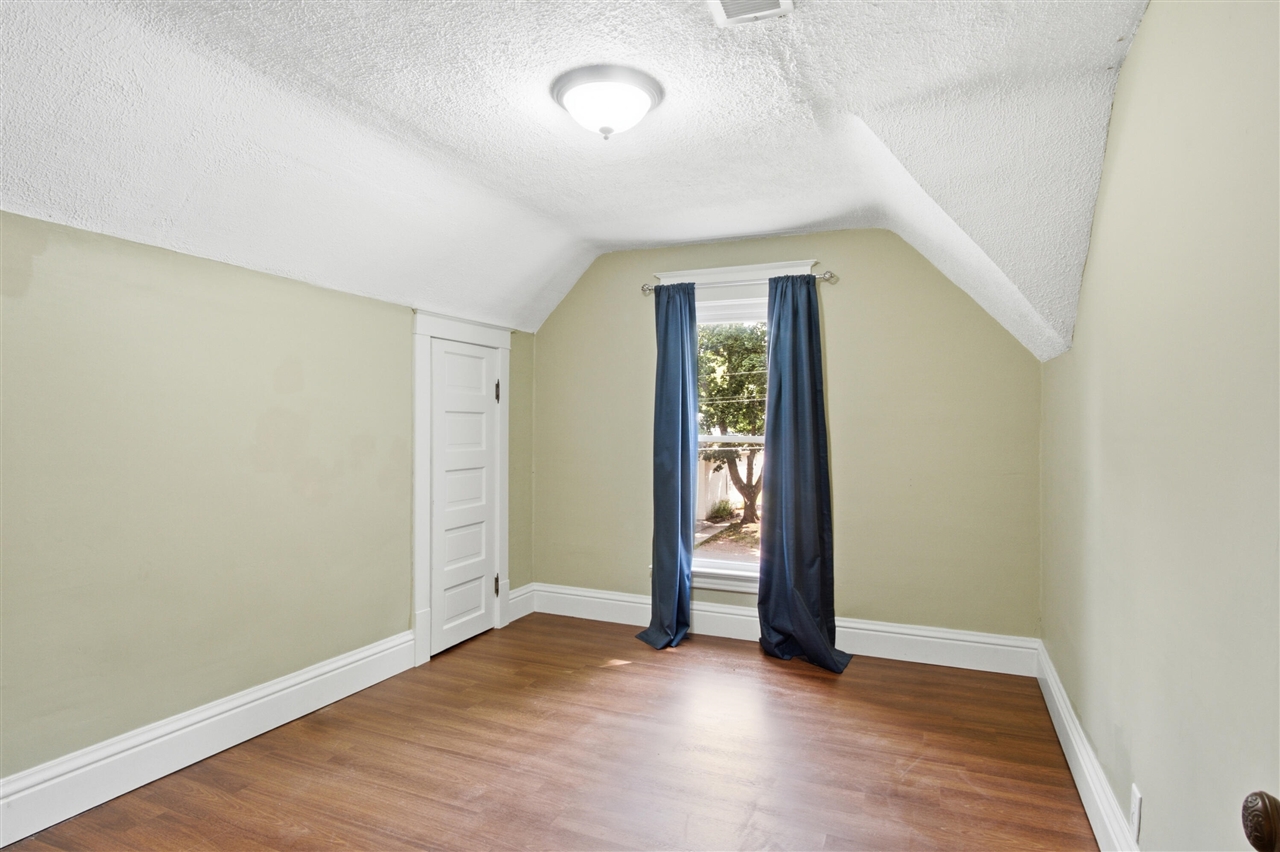 314 E Coffren Avenue Property Photo 27