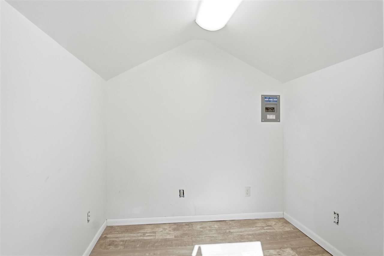 314 E Coffren Avenue Property Photo 33