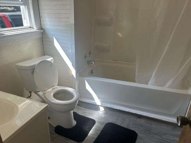 102 S George Street Property Photo 5