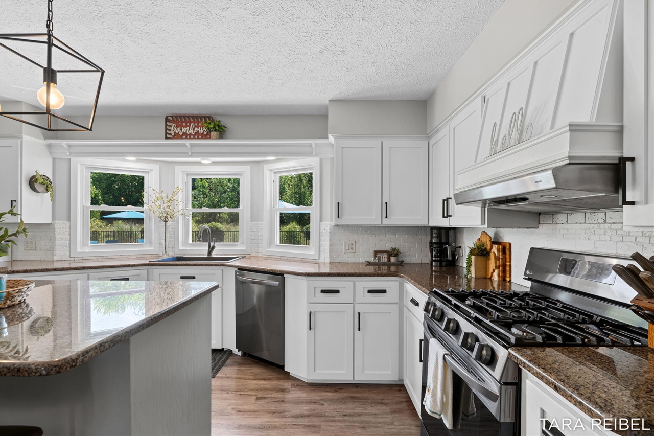 990 Riley Street Property Photo 15