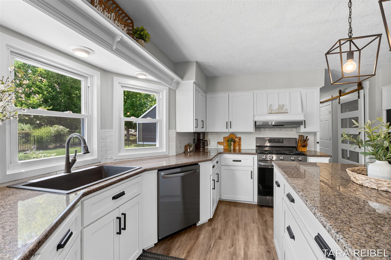 990 Riley Street Property Photo 18