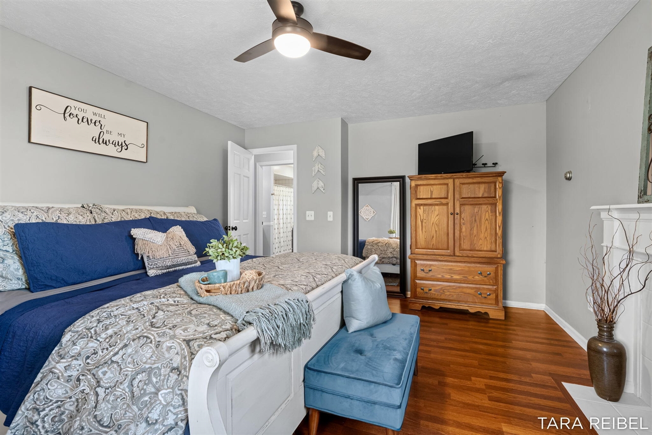 990 Riley Street Property Photo 33