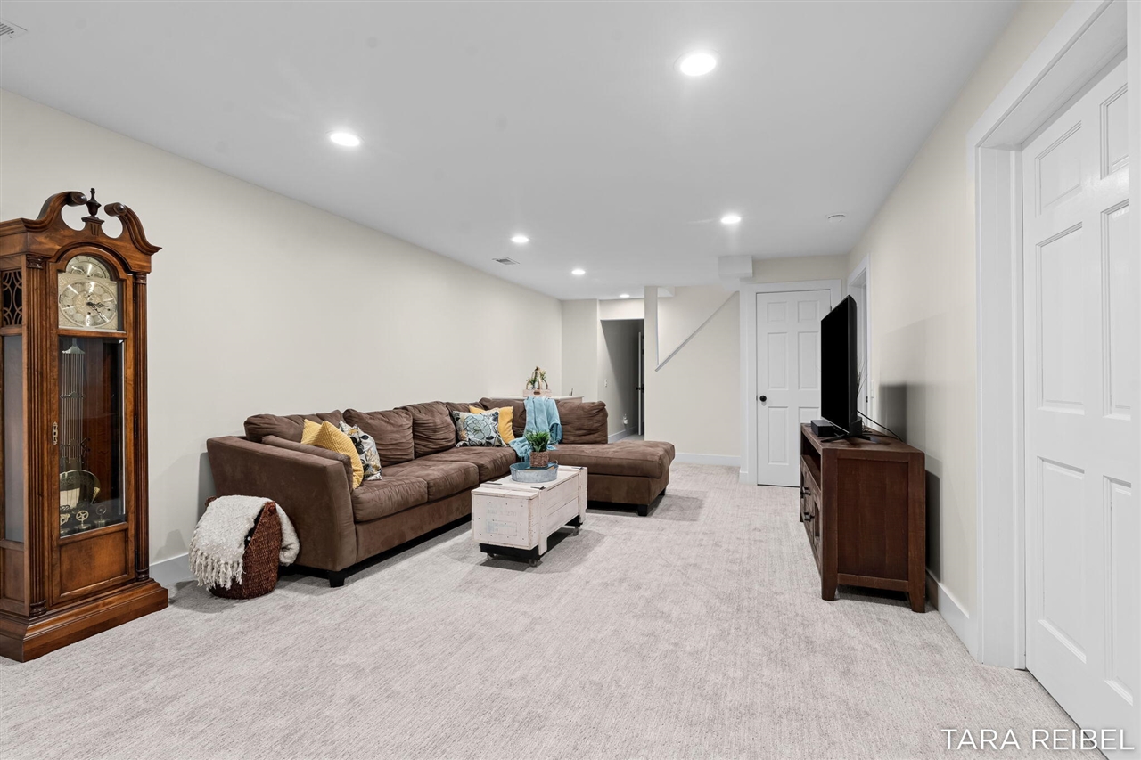 990 Riley Street Property Photo 43