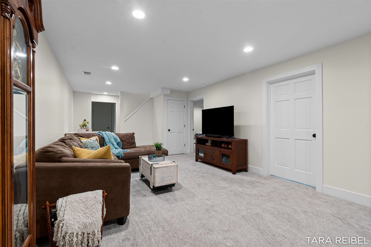 990 Riley Street Property Photo 44