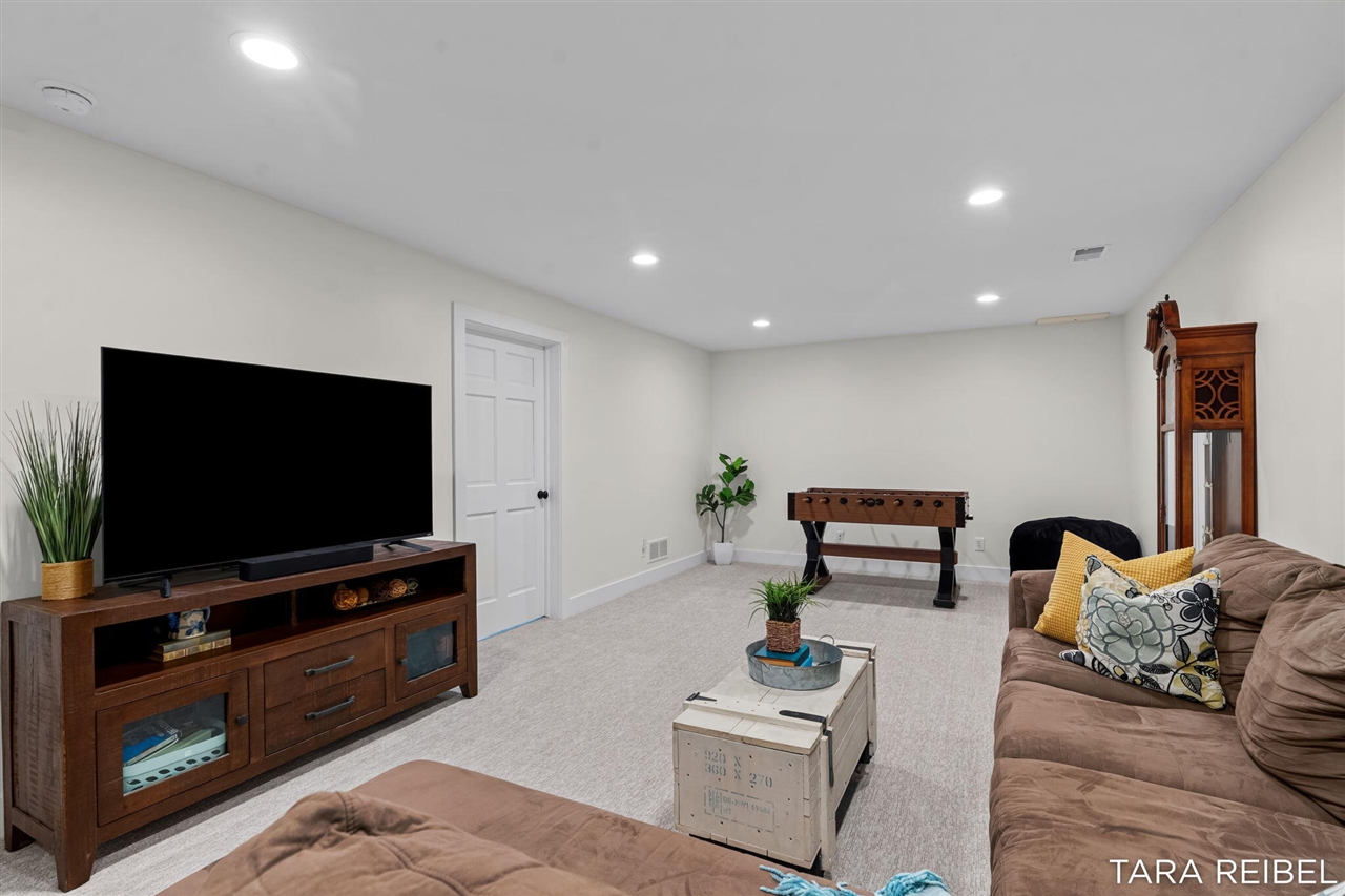 990 Riley Street Property Photo 45