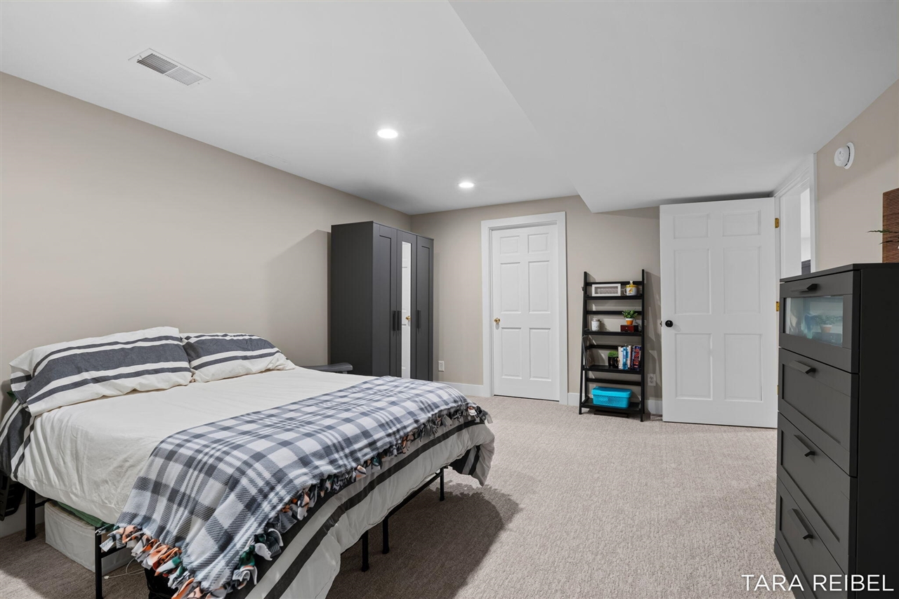 990 Riley Street Property Photo 48