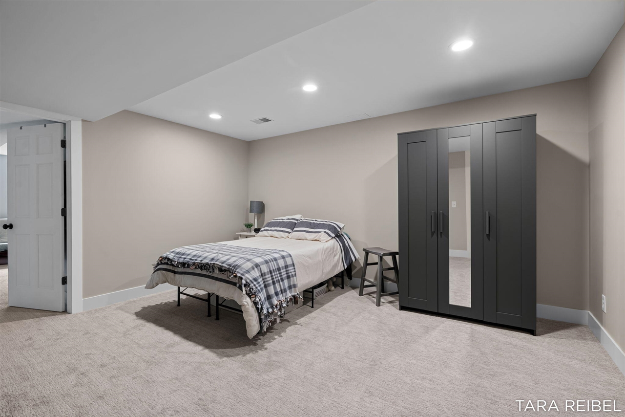 990 Riley Street Property Photo 49