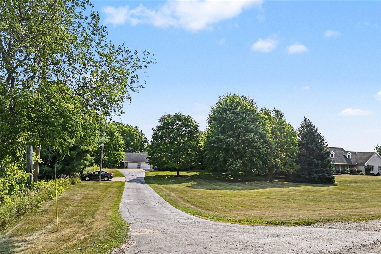 1900 Oak Grove Road Property Photo 2