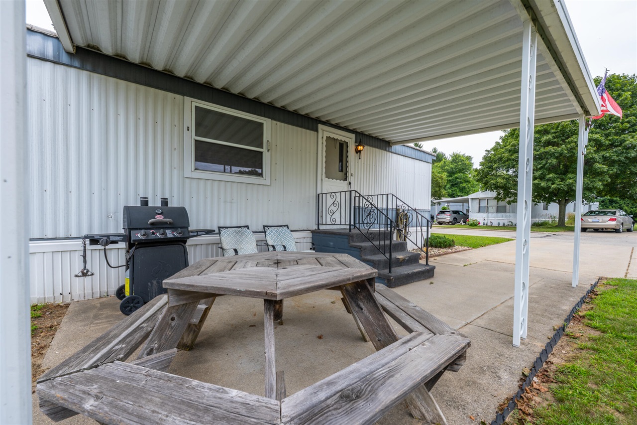 8836 Stevensville-baroda Road Property Photo 3
