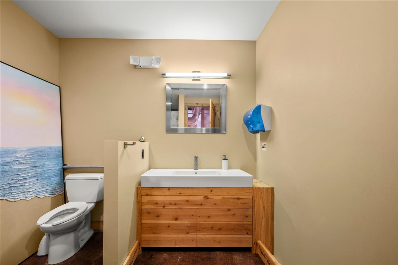 225 N Whittaker Street Property Photo 18