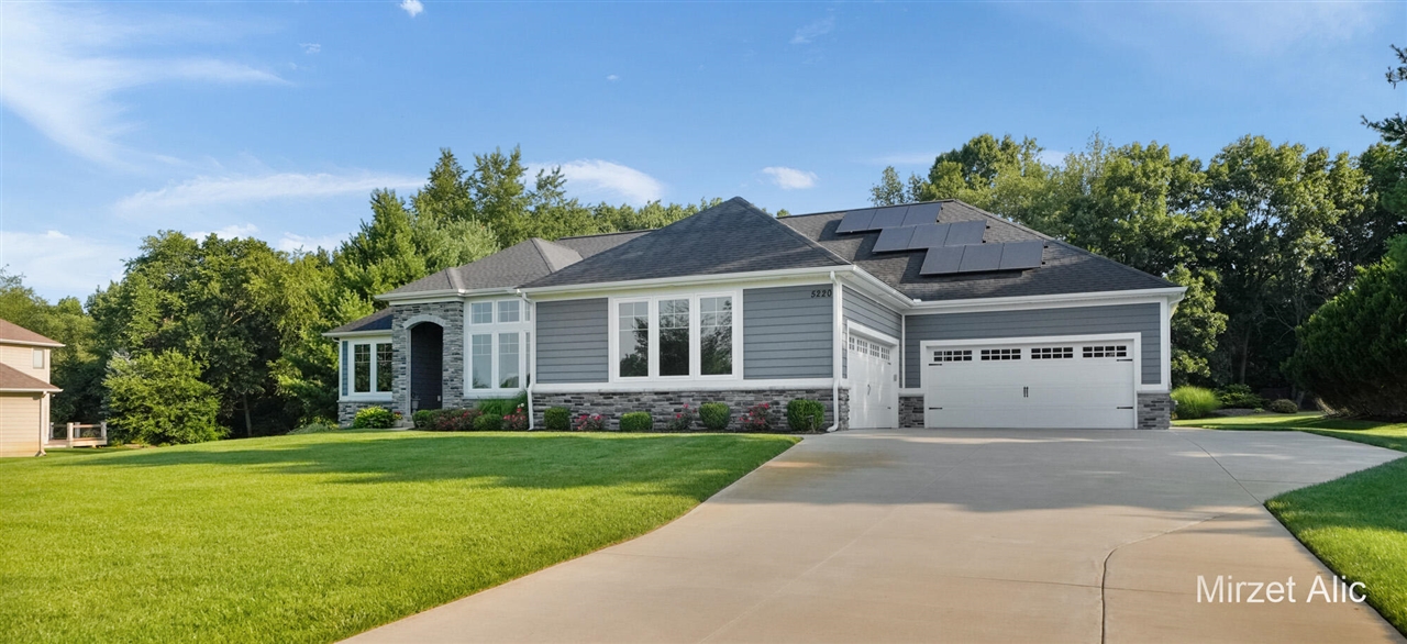 5220 Canyon River Drive Property Photo 4