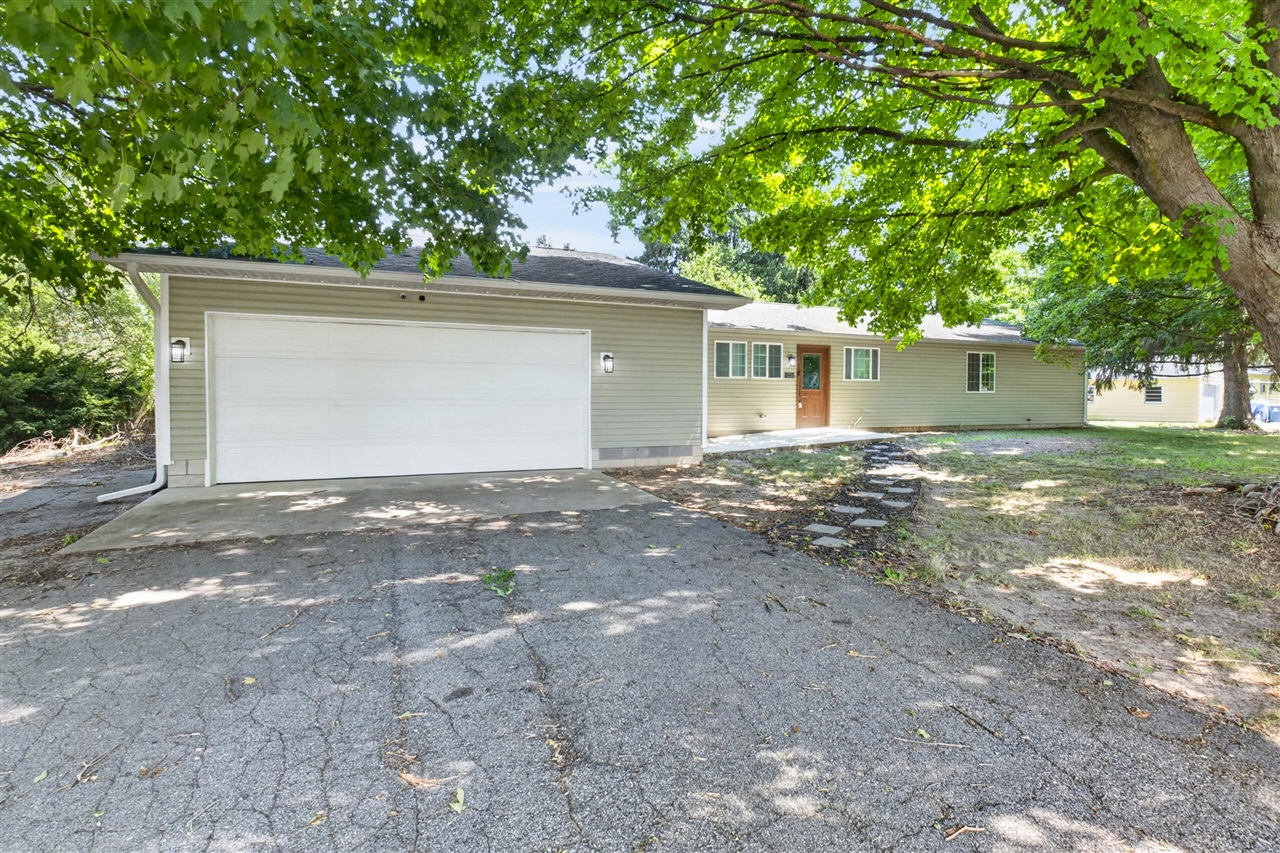 15286 Ackerson Drive Property Photo 2
