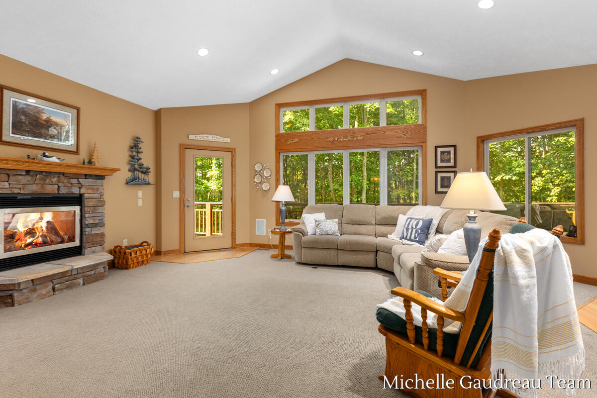 6244 Black Creek Drive Property Photo 8