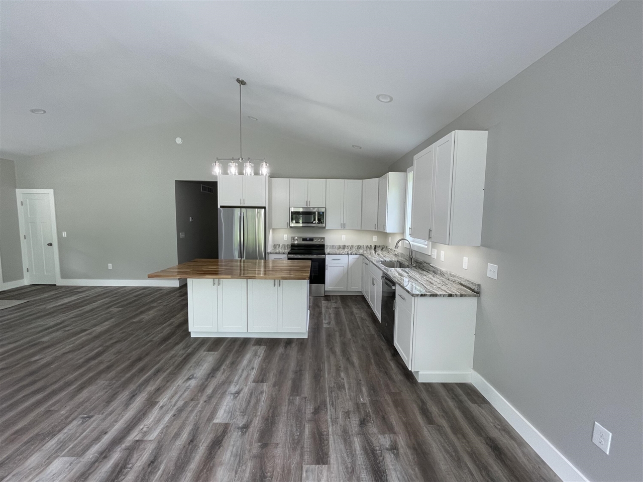 8279 Cherry Avenue Property Photo 14