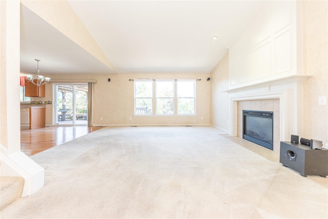 7575 Warwick Drive Property Photo 4