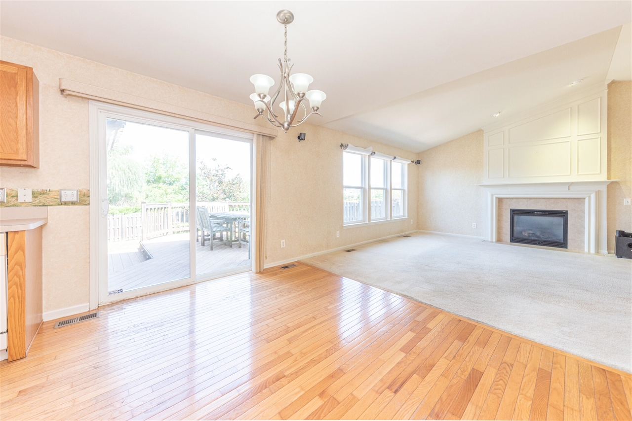 7575 Warwick Drive Property Photo 10