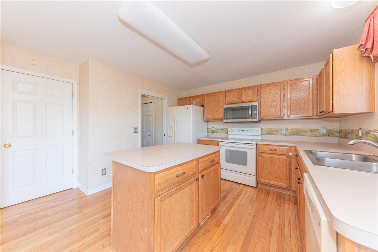 7575 Warwick Drive Property Photo 11