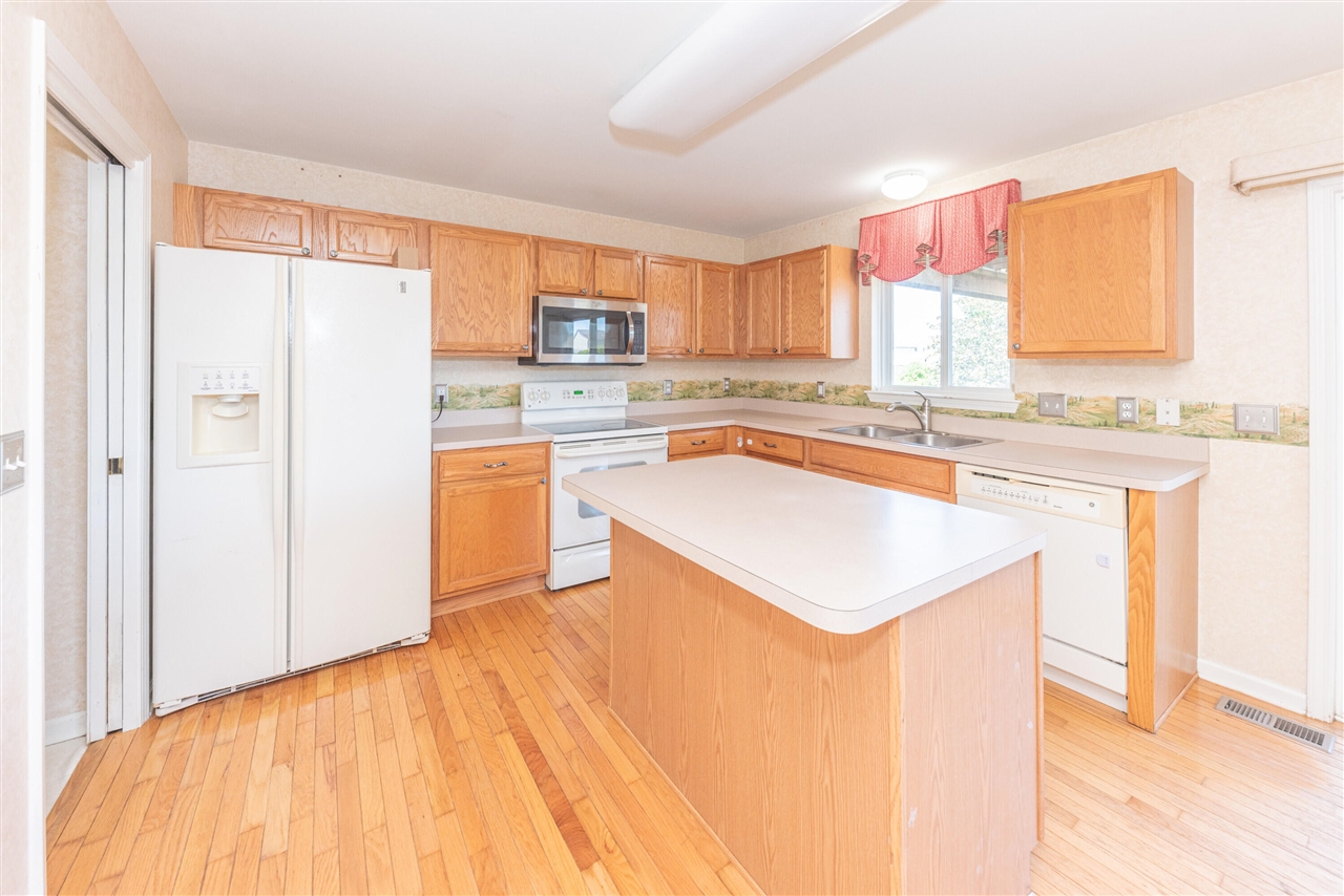 7575 Warwick Drive Property Photo 12