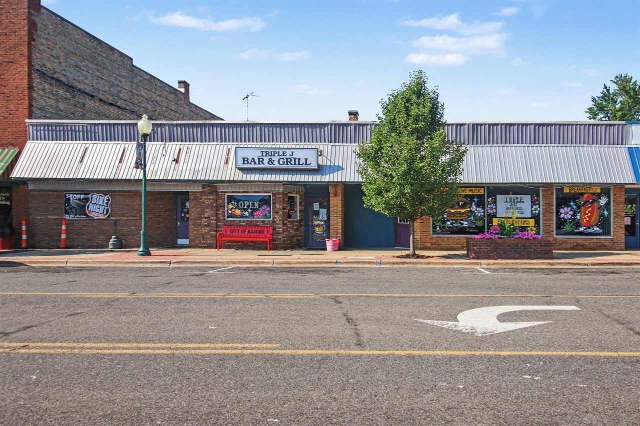 233 W Monroe Street Property Photo 1