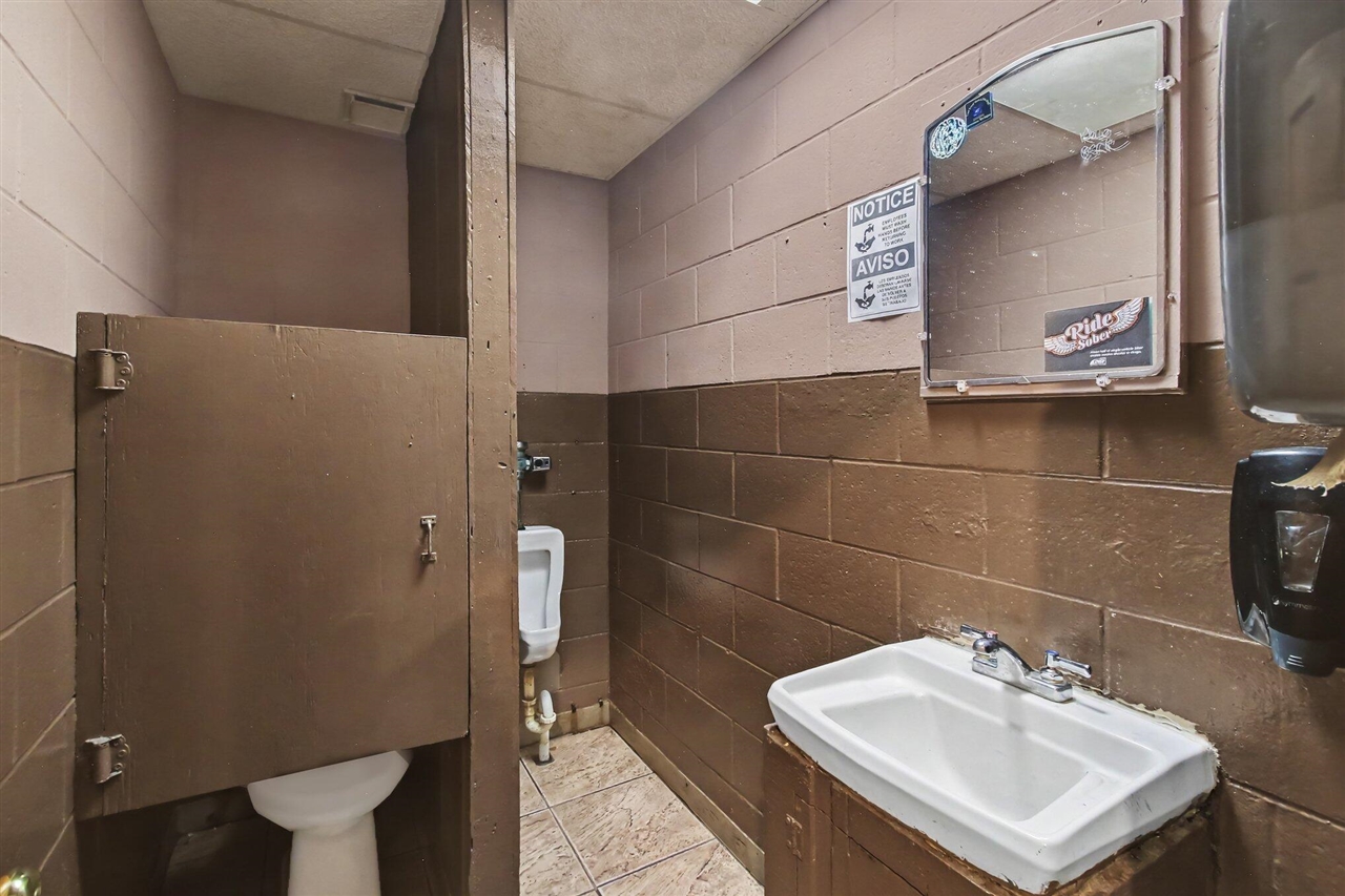 233 W Monroe Street Property Photo 15