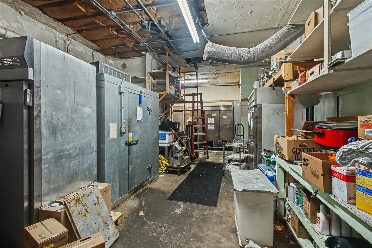 233 W Monroe Street Property Photo 17