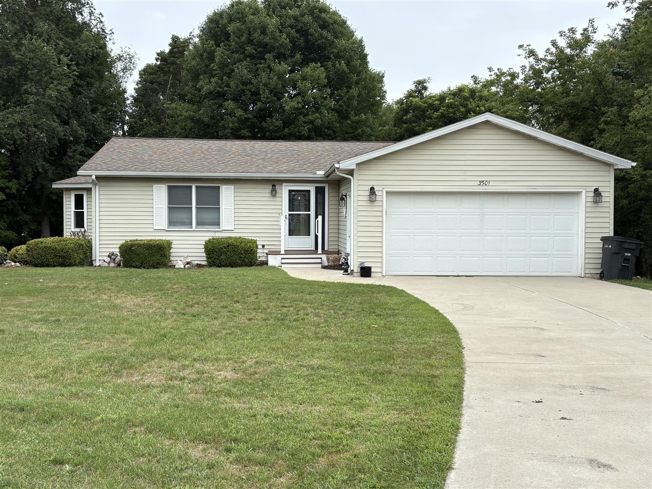 3501 W Circle Drive Property Photo 1