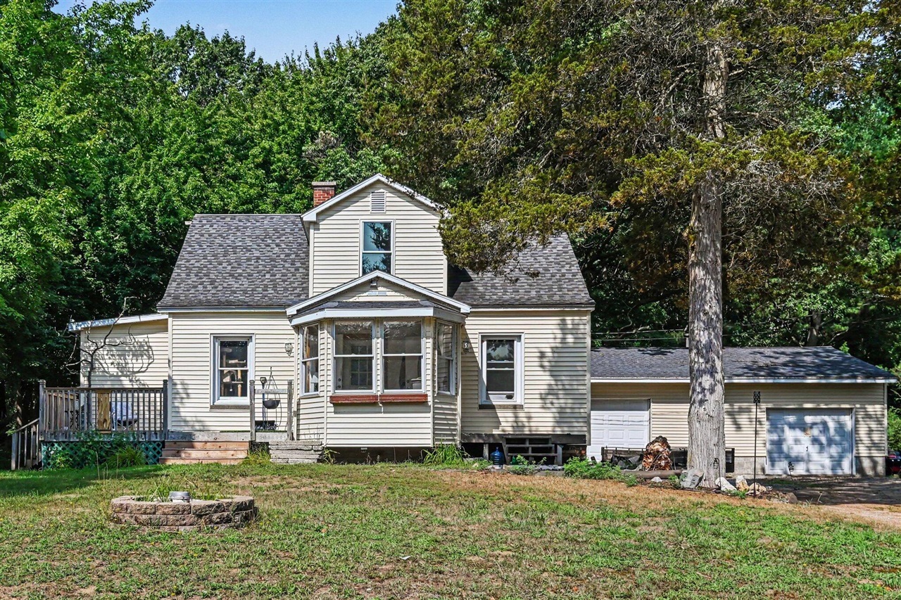 14525 Lakeshore Avenue Property Photo 2