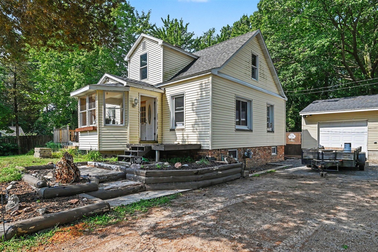 14525 Lakeshore Avenue Property Photo 3