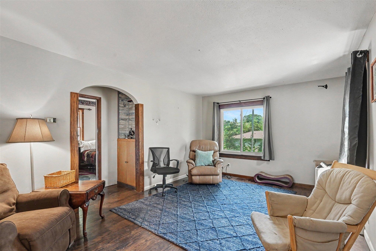 14525 Lakeshore Avenue Property Photo 4