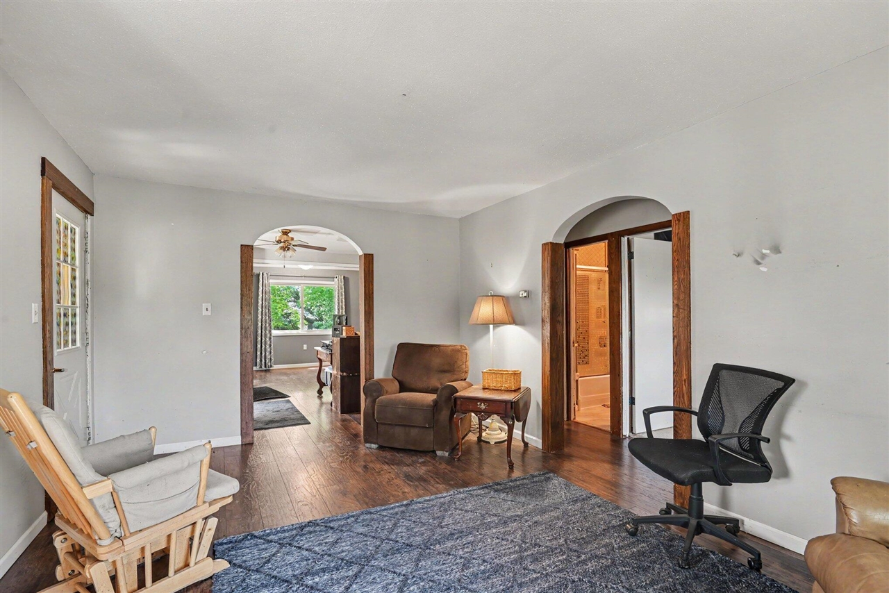 14525 Lakeshore Avenue Property Photo 5