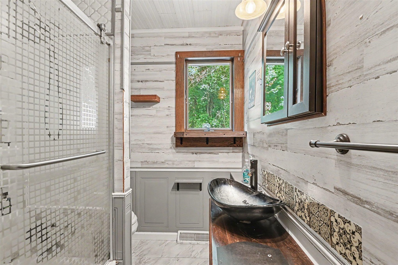 14525 Lakeshore Avenue Property Photo 11
