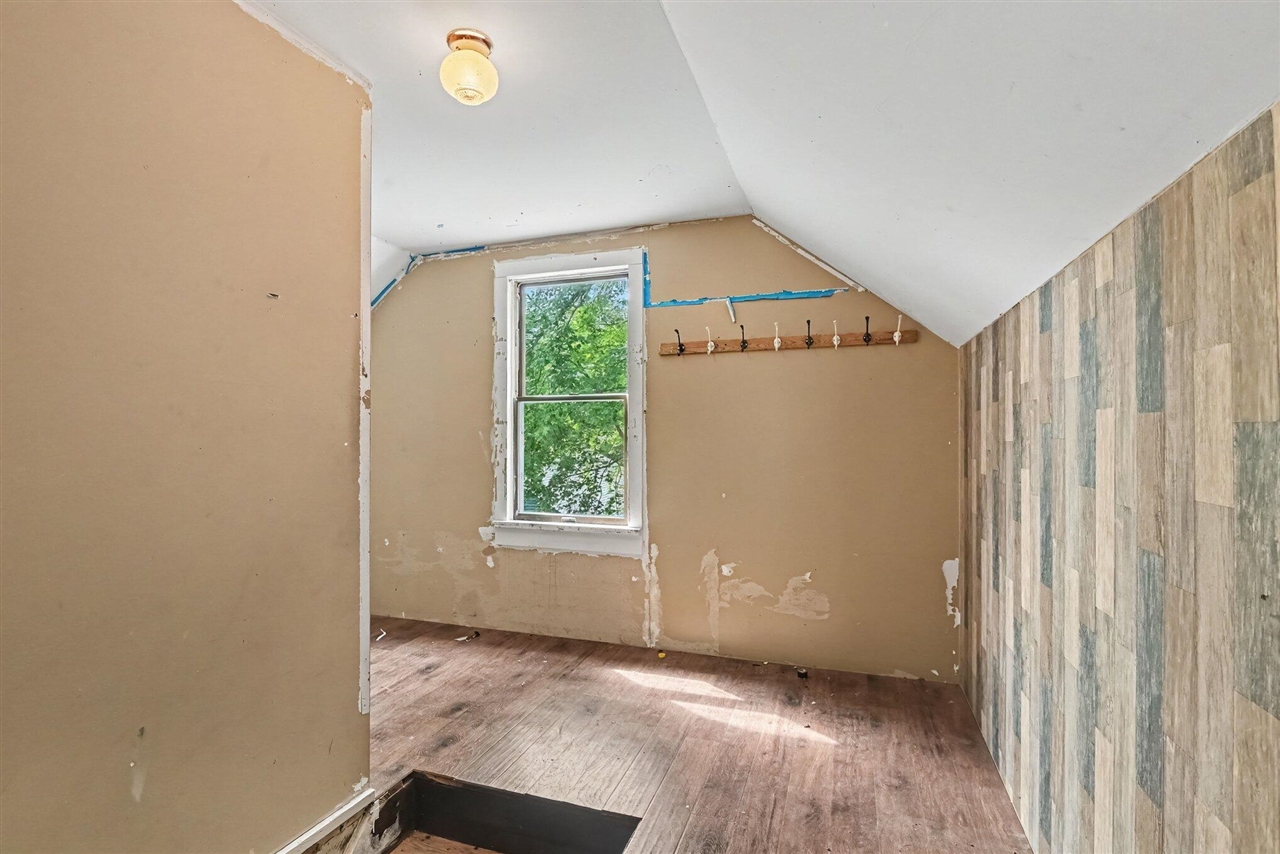 14525 Lakeshore Avenue Property Photo 12
