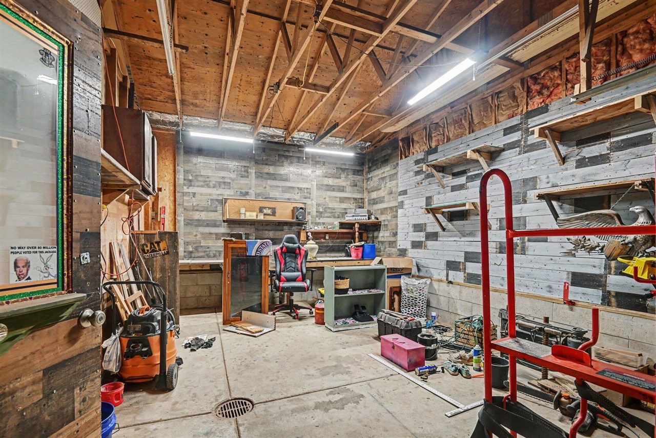 14525 Lakeshore Avenue Property Photo 22
