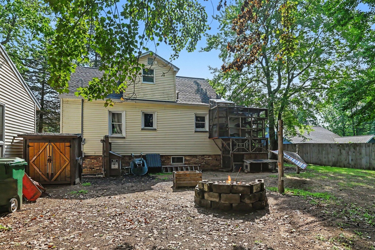 14525 Lakeshore Avenue Property Photo 26