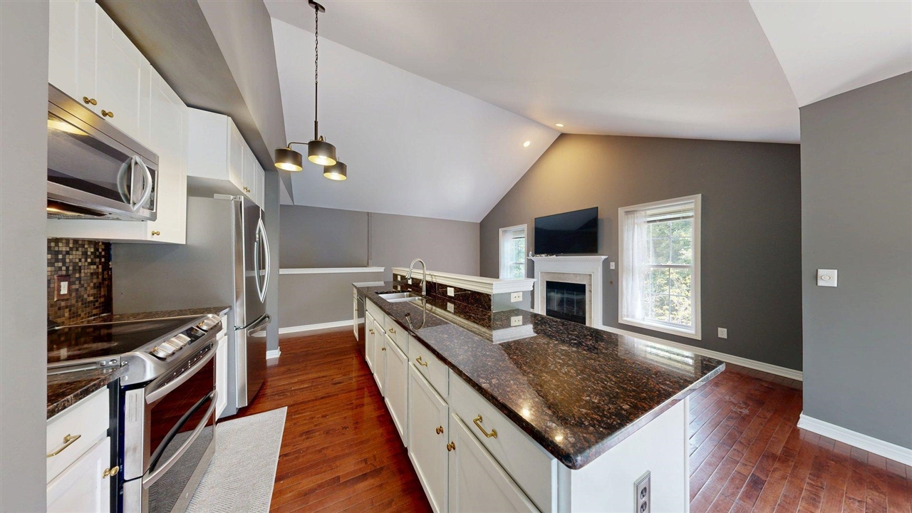 5615 Hampshire Lane Property Photo 3