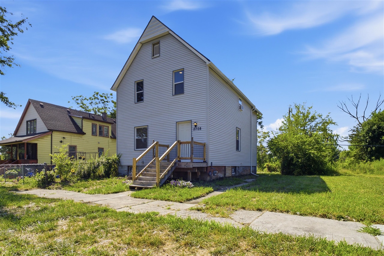 2708 Hooker Street Property Photo 1