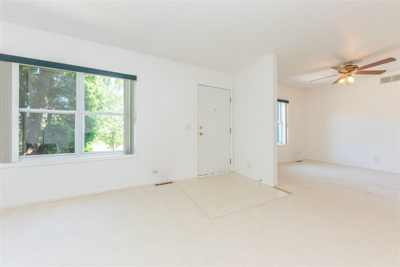 8002 Willow Road Property Photo 6