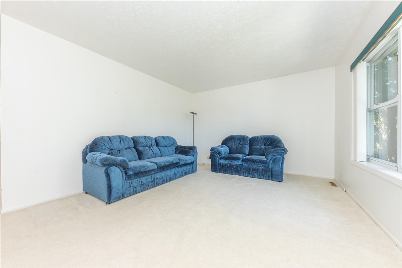 8002 Willow Road Property Photo 7
