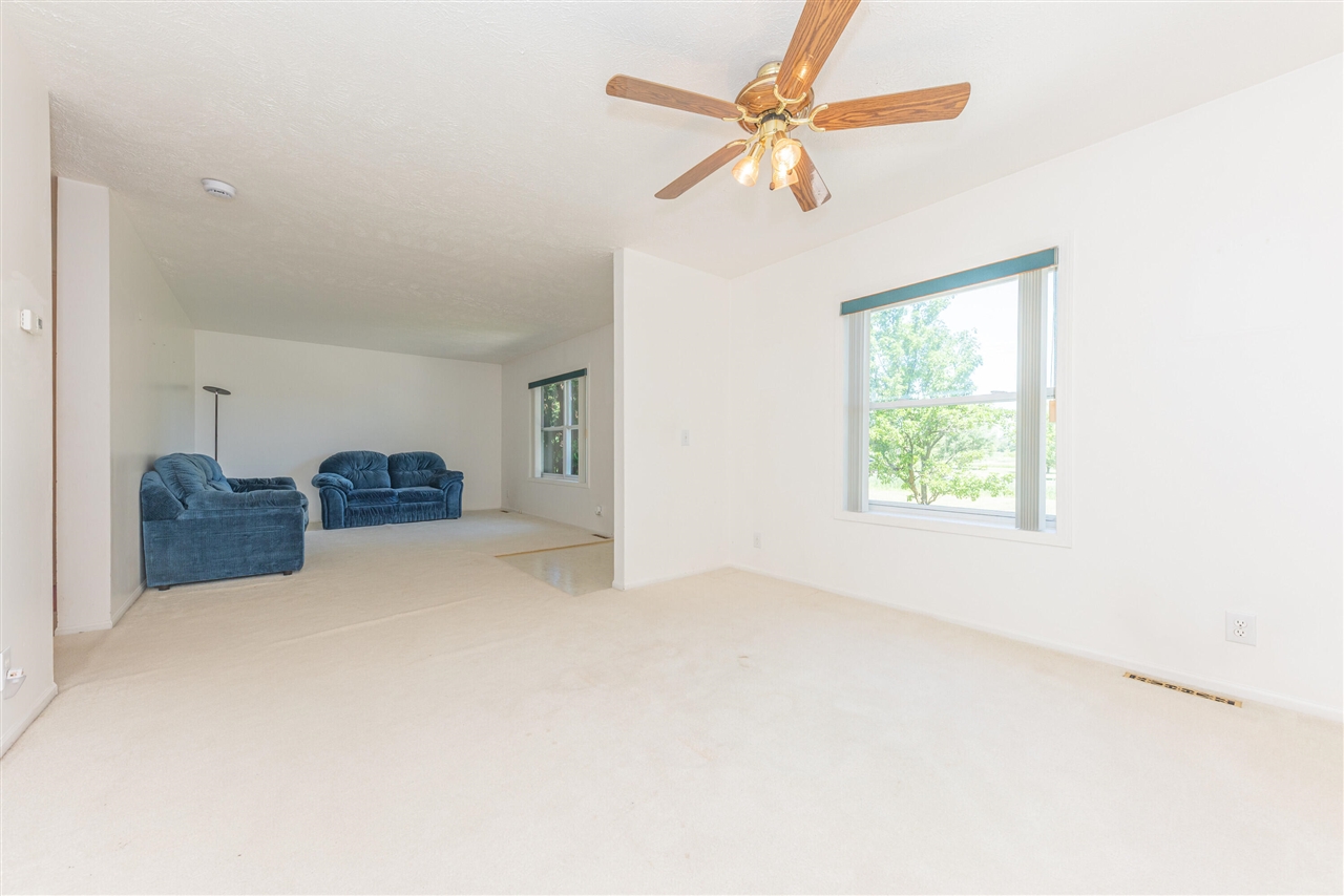 8002 Willow Road Property Photo 10