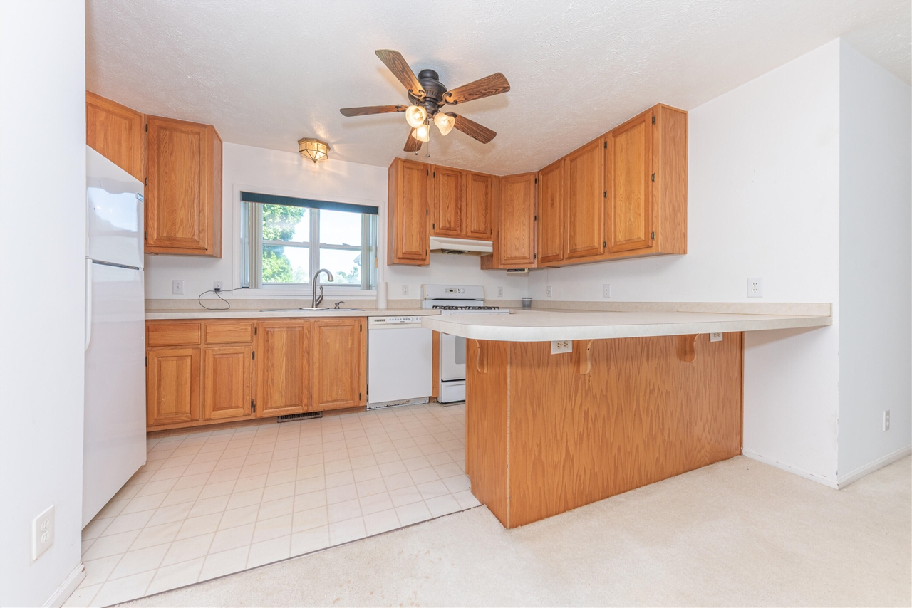 8002 Willow Road Property Photo 11